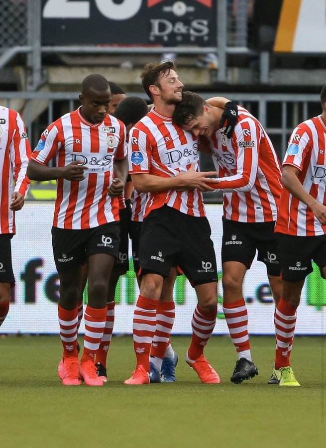 首轮开球出 首轮开球出